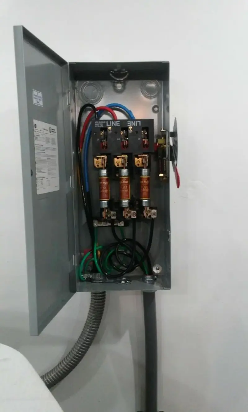 Three-phase disconnect switch installed for Smoke Detector Installation in Upper Paxton